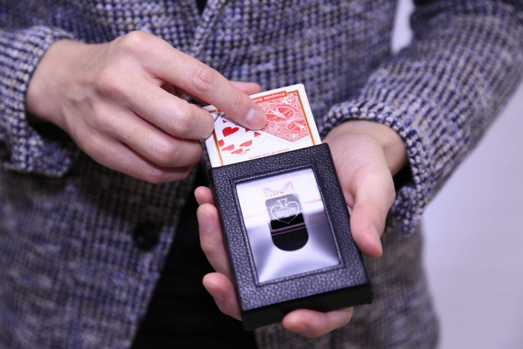 【初心者にもオススメ】これよりすごい消失マジックはありません。「Escape Artist」