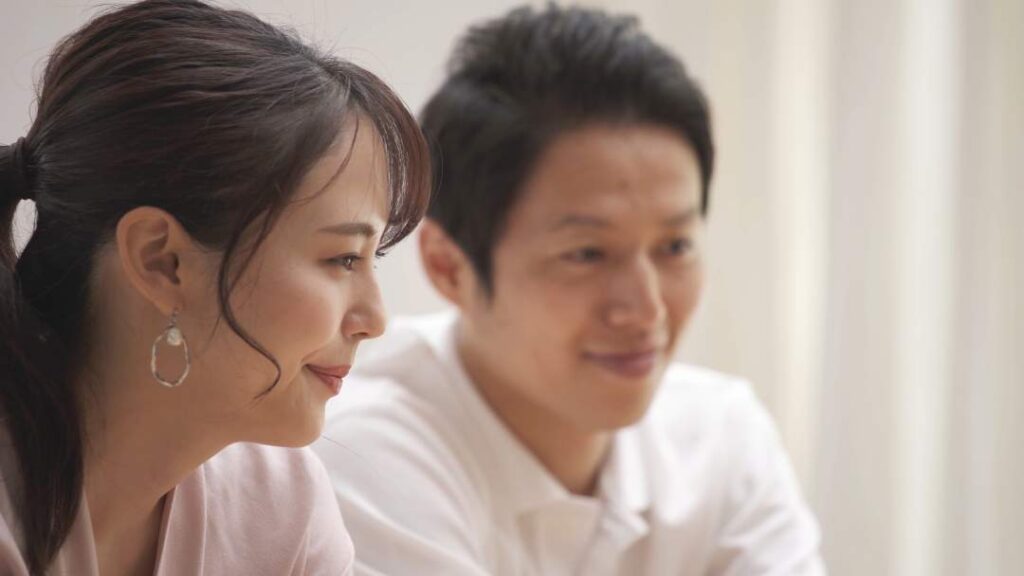 マジックを演じる前に、客の緊張を解く方法