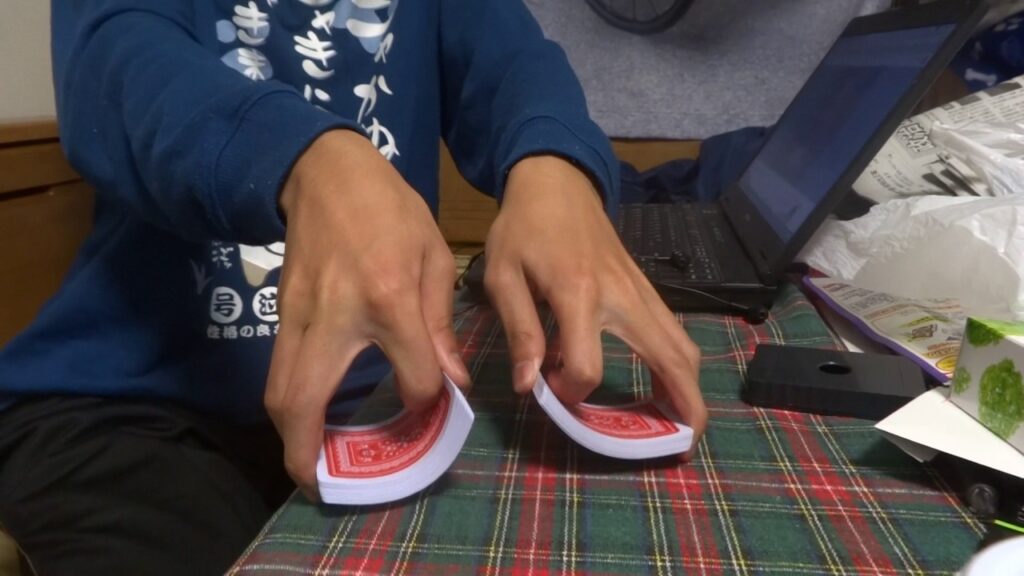 トランプのリフルシャッフルを覚えよう