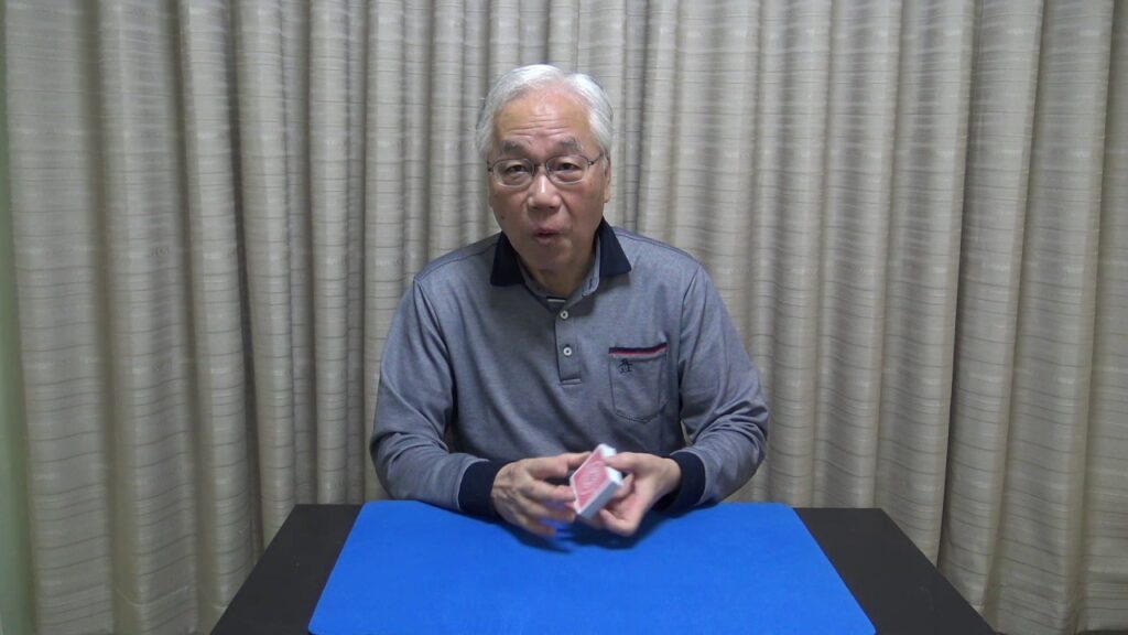 カードマジック技法'アップジョグクリンプ'の解説です。