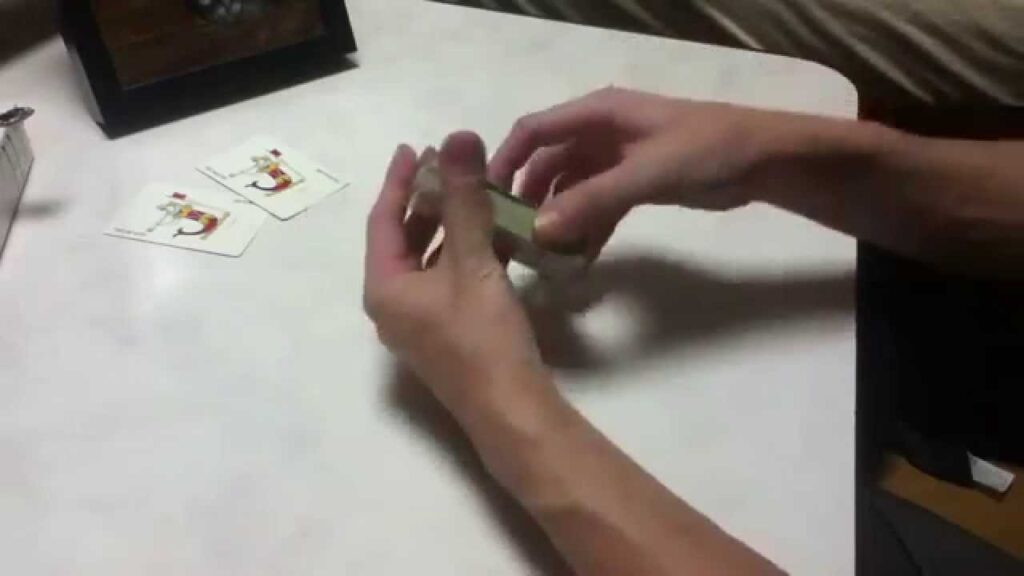 たどたどしいシャッフルですが・・・【トランプシャッフル】